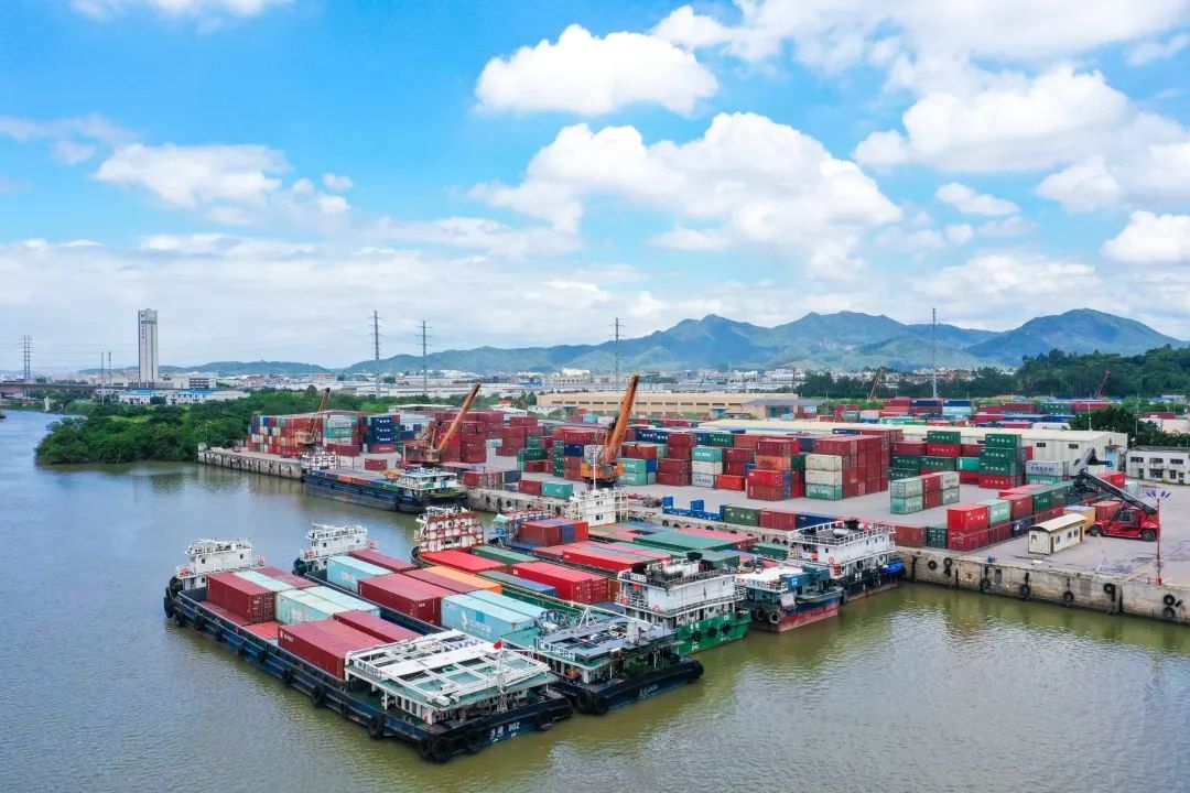 2025年1~6月天下主要口岸吞吐量立异高 - 尊龙时凯物流