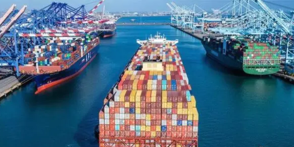 集装箱船闲置运力大幅下降，，，，，未来集装箱海运费还会一连下跌